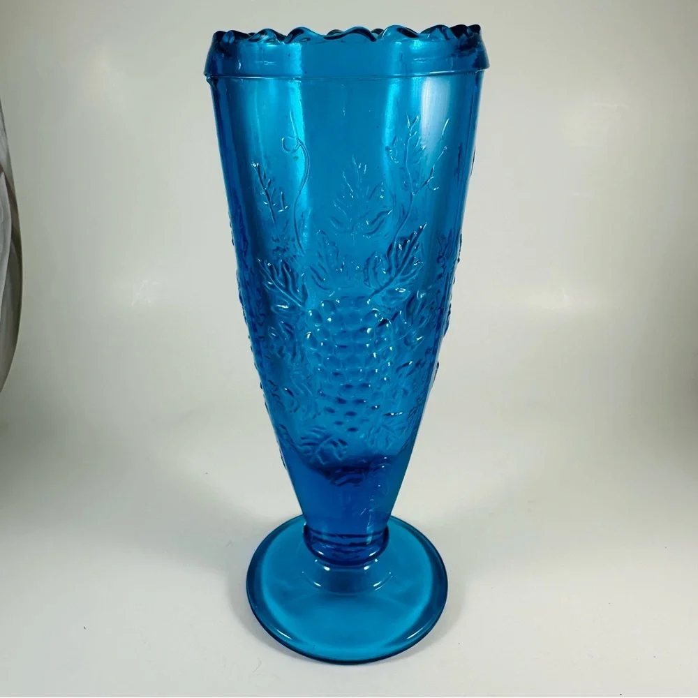 VINTAGE WESTMORELAND BLUE GLASS PANEL GRAPE FOOTED 6.5” VASE